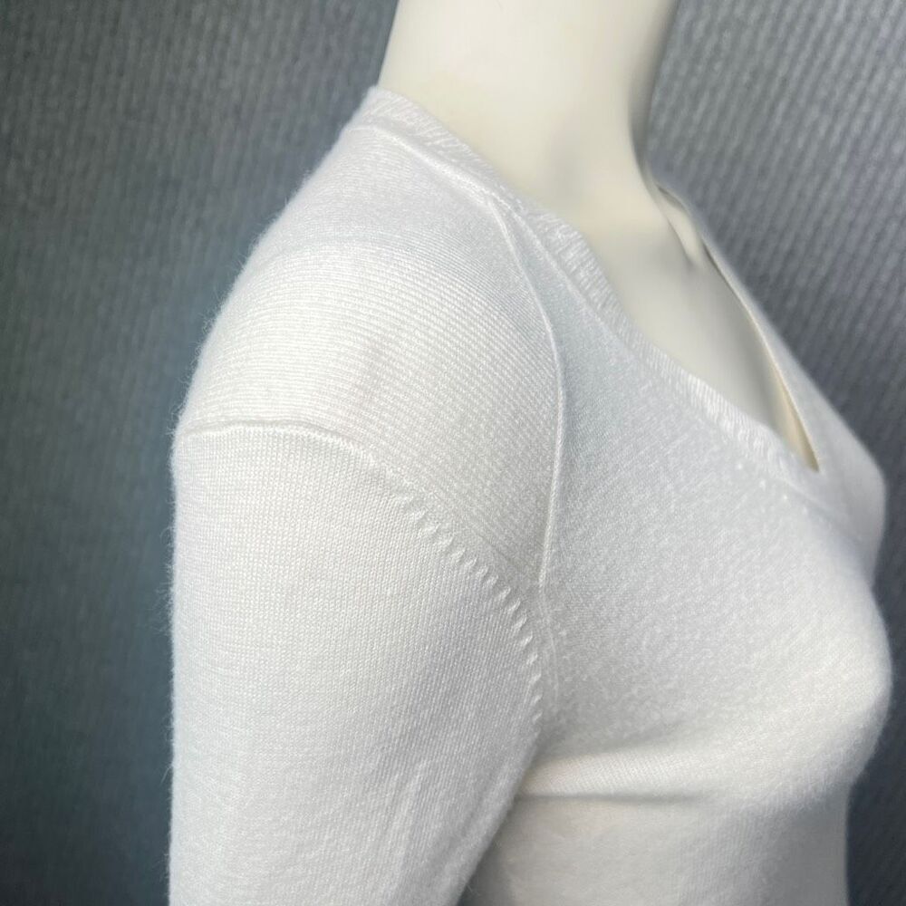 Victorinox Swiss Army‎ Women’s White V-Neck Size Small - Picture 8 of 16